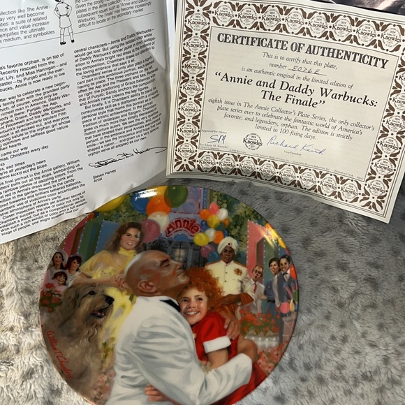 Annie Collector Plate Series 1986 by Knowles Fine China Seventh Issue - Picture 9 of 11